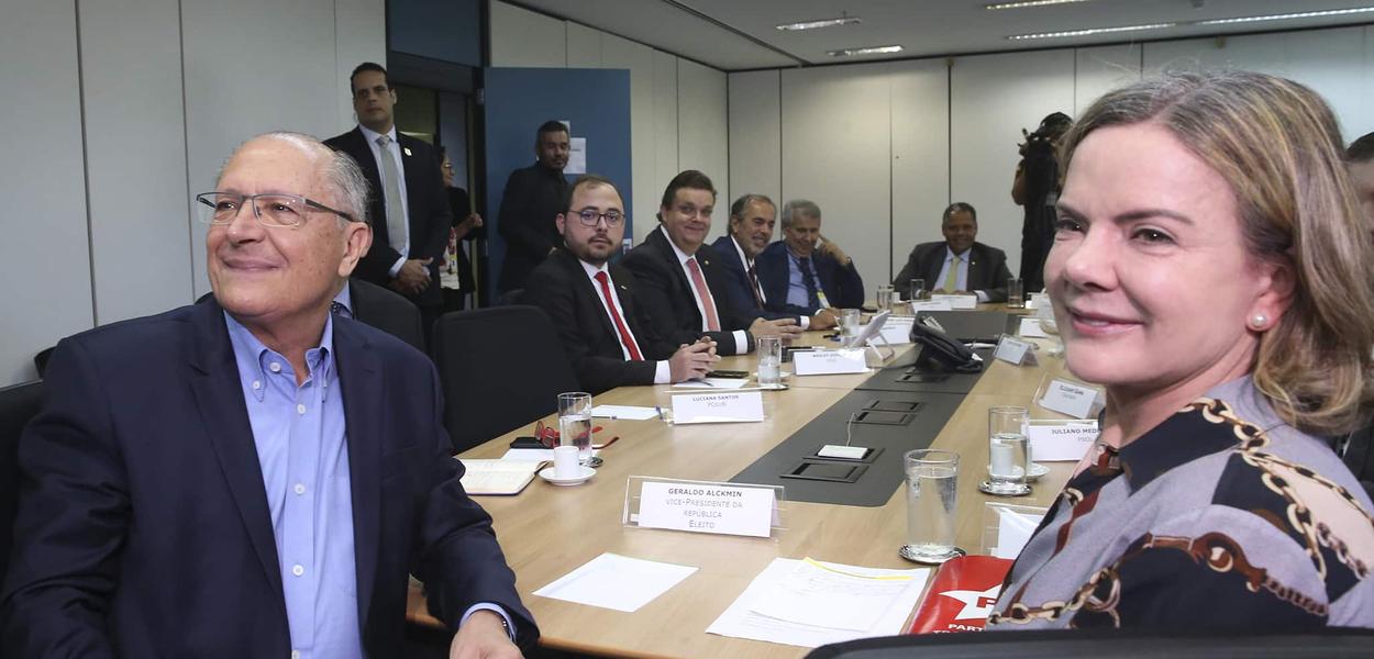 Reunião do Conselho Político do governo de transição no Centro Cultural Banco do Brasil (CCBB).