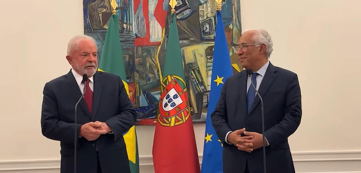 Luiz Inácio Lula da Silva (à esq.) e o primeiro-ministro português, António Costa, em Lisboa