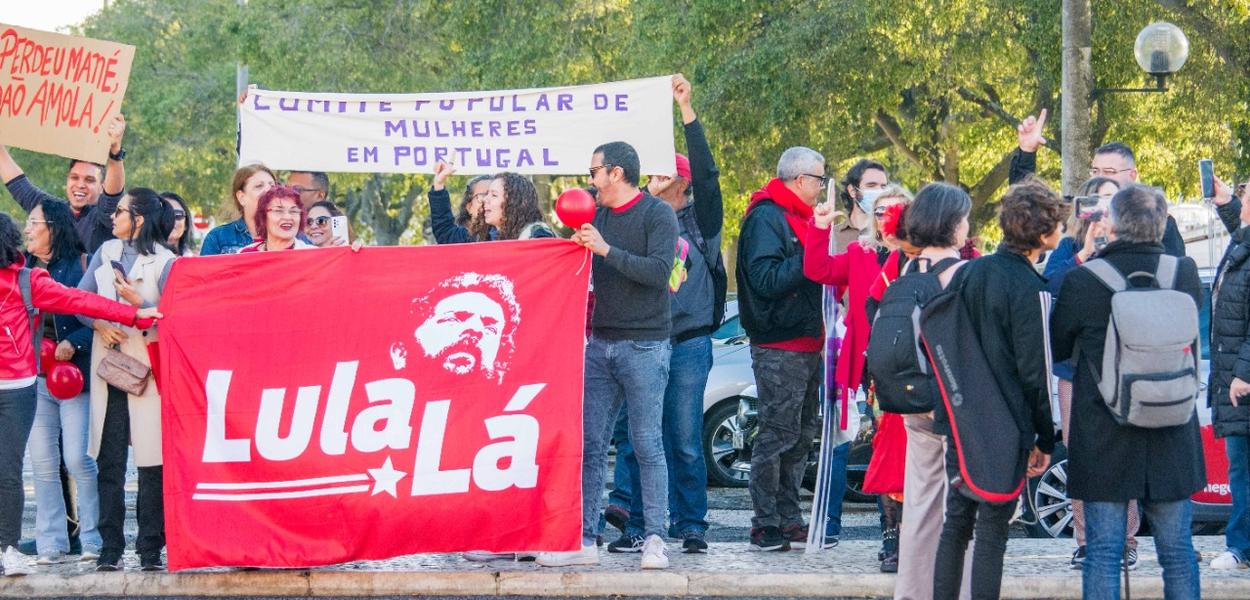 Apoiadores de Luiz Inácio Lula da Silva em Lisboa