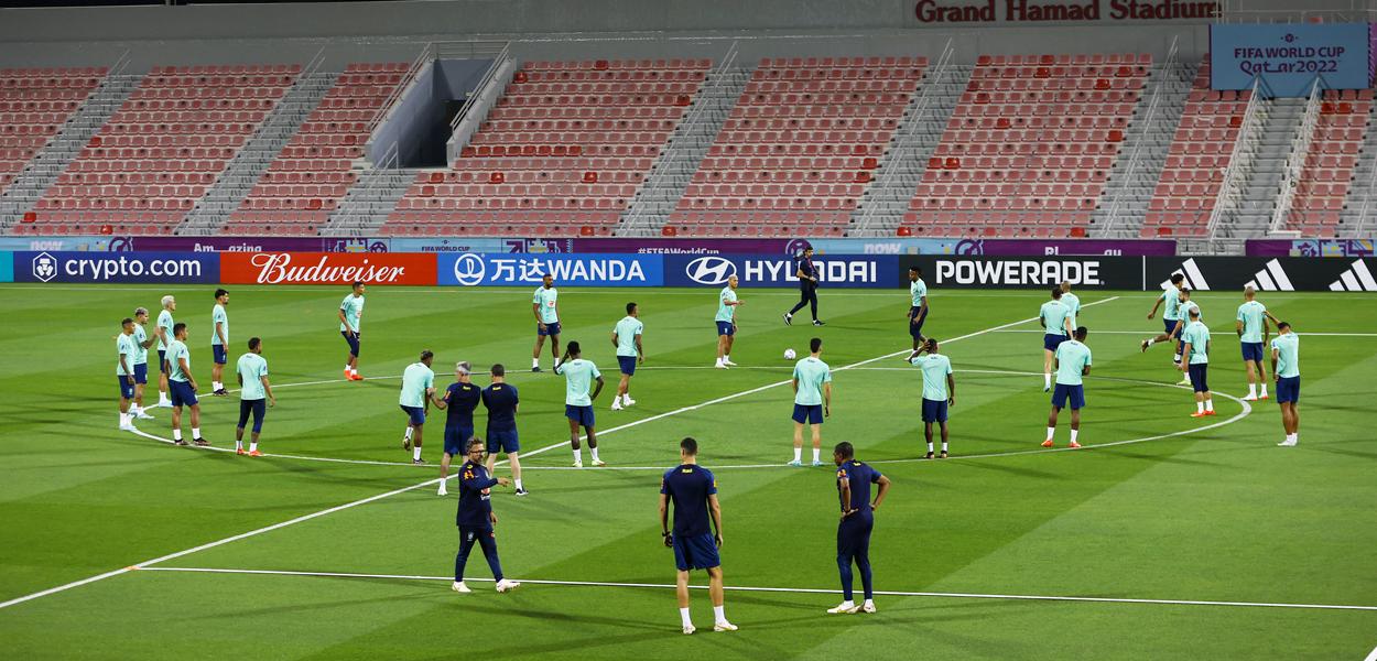 Treino da seleção brasileira no estádio Al Arabi em Doha, no Qatar