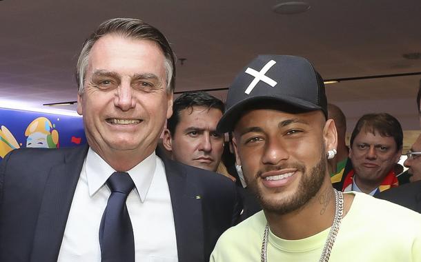 Jair Bolsonaro (à esq.) e Neymar