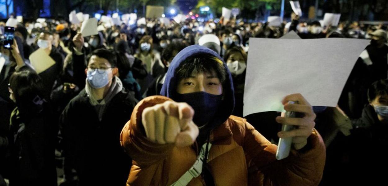 Chineses protestam contra medidas da política de covid zero