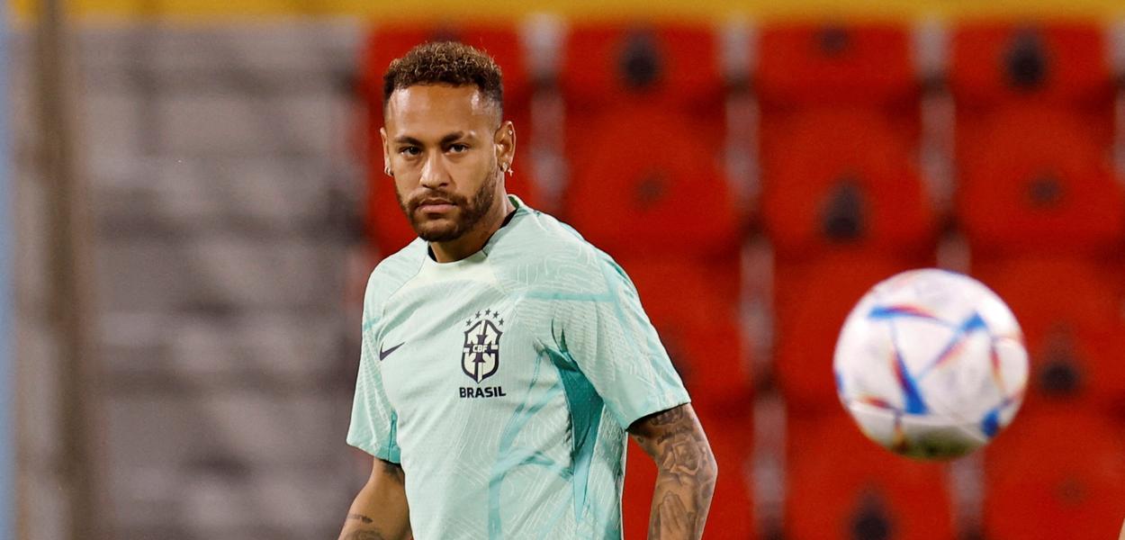 Neymar durante treino da seleção brasileira no Catar