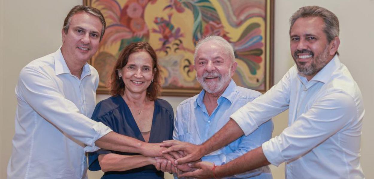 Camilo Santana, Isolda Cela, Luiz Inácio Lula da Silva e Elmano de Freitas (Foto: Ricardo Stuckert) Camilo Santana, Isolda Cela, Luiz Inácio Lula da Silva e Elmano de Freitas
