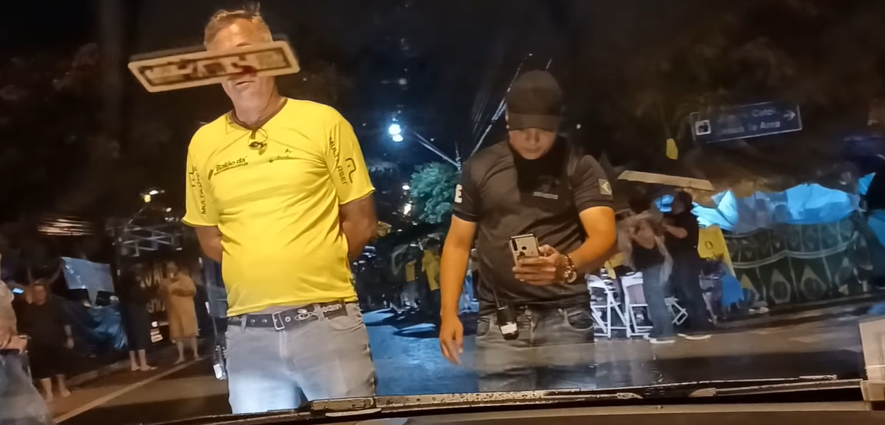 Bolsonaristas impedem passagem de carro de Lejeune Mirhan