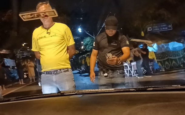 Bolsonaristas impedem passagem de carro de Lejeune Mirhan