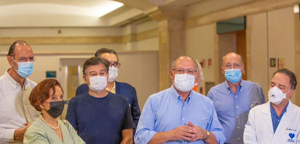 Alckmin e médicos da equipe de transição