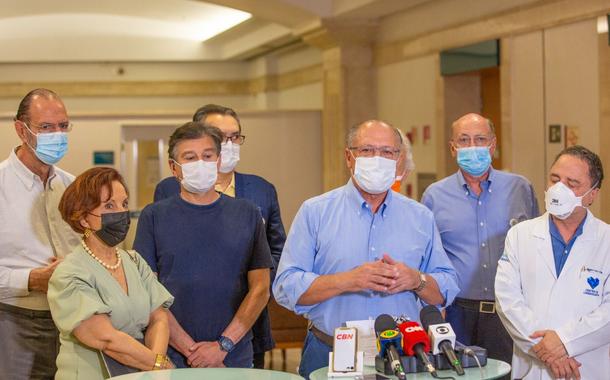 Alckmin e médicos da equipe de transição