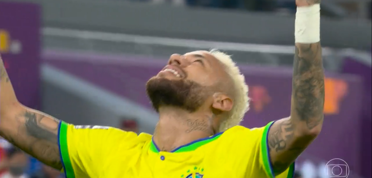 Neymar marcou de pênalti para ampliar o placar