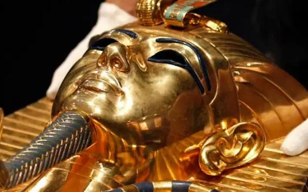 Réplica da tampa do sarcófago do faraó egípcio Tutâncamon