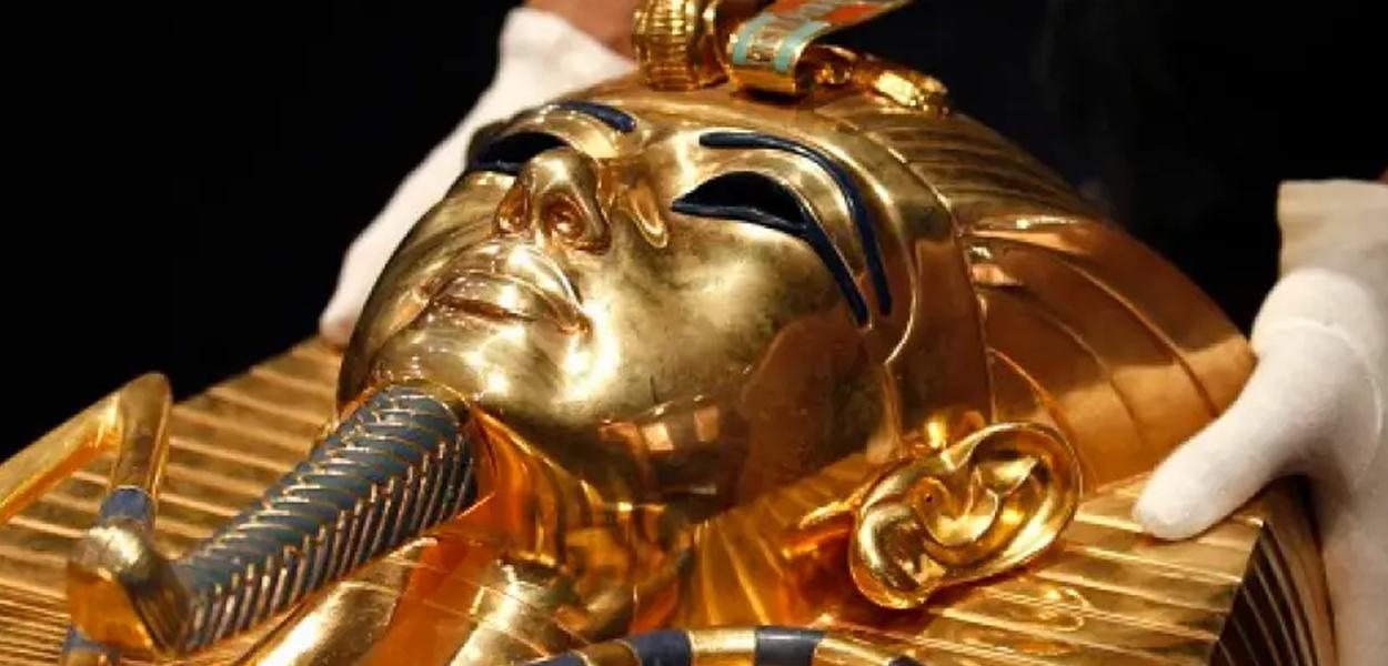 Réplica da tampa do sarcófago do faraó egípcio Tutâncamon