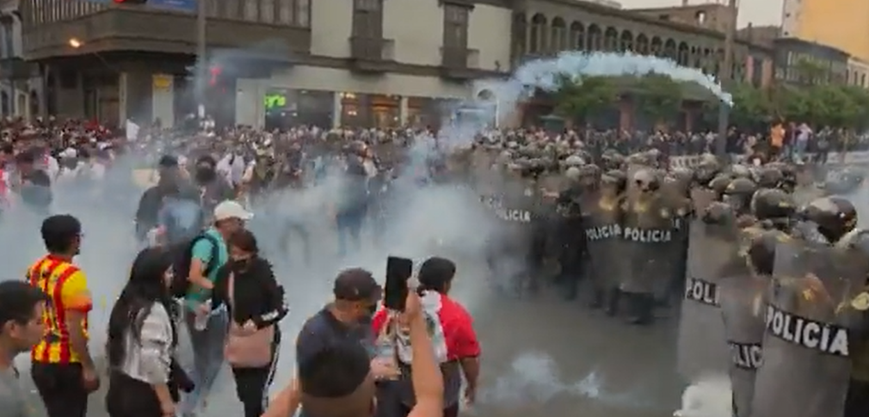 Protestos irromperam no Peru em apoio ao presidente deposto Pedro Castillo