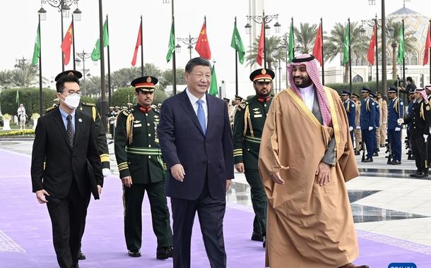 Presidente chinês, Xi Jinping, é recebido na Arábia Saudita