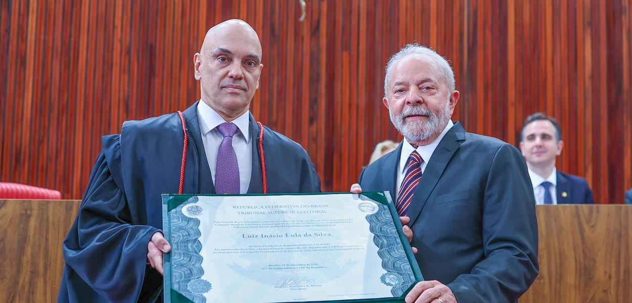 Alexandre de Moraes (à esq.) e Luiz Inácio Lula da Silva