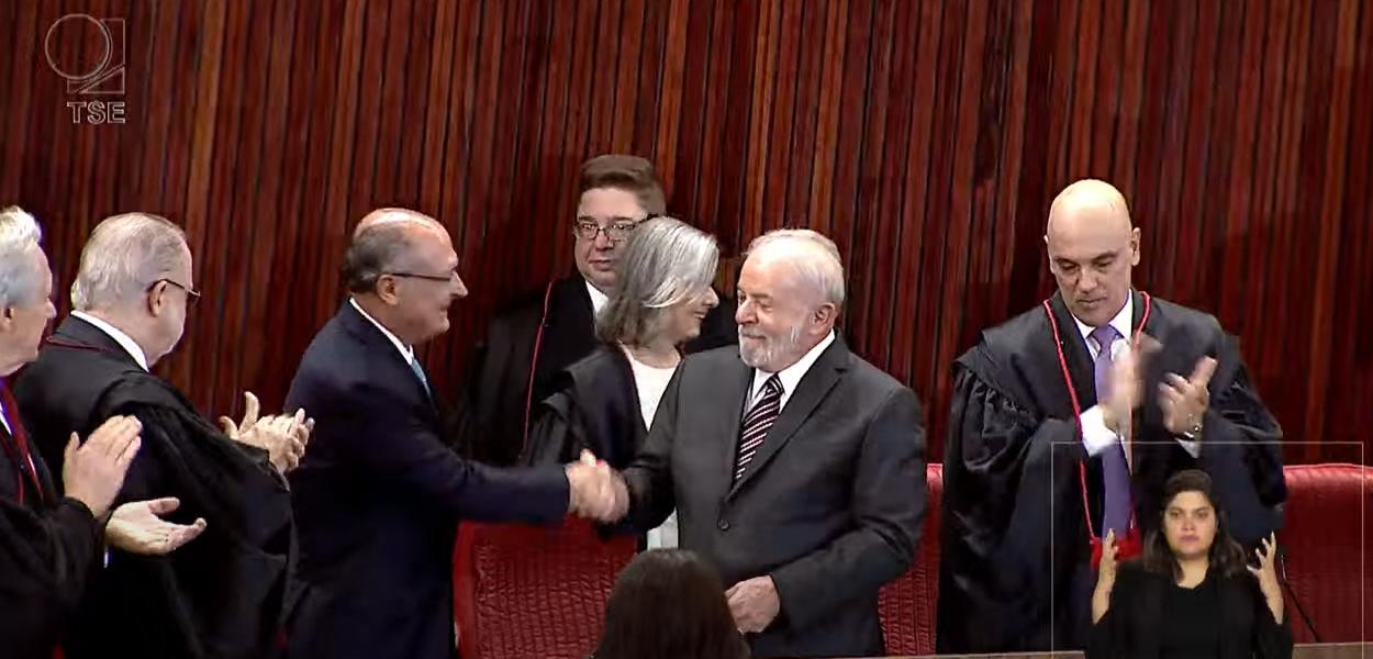 Luiz Inácio Lula da Silva e Geraldo Alckmin são diplomados pelo TSE