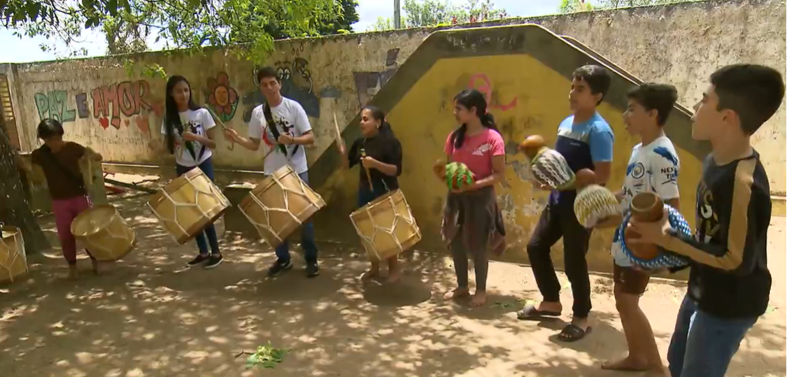 Além do currículo regular, os alunos da Escola dos Sonhos têm aulas de robótica, judô, percussão, xadrez, cinema entre outras atividades lúdicas essenciais para o desenvolvimento sociocognitivo dos alunos. (Foto: Reprodução/TV Globo) Além do currículo regular, os alunos da Escola dos Sonhos têm aulas de robótica, judô, percussão, xadrez, cinema entre outras atividades lúdicas essenciais para o desenvolvimento sociocognitivo dos alunos.