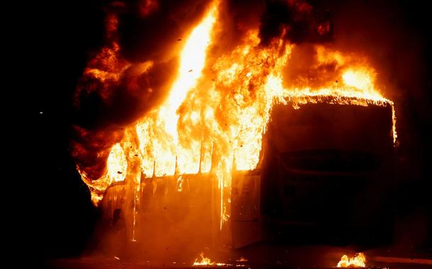 Ônibus em chamas durante protesto de apoiadores de Bolsonaro em Brasília 12/12/2022