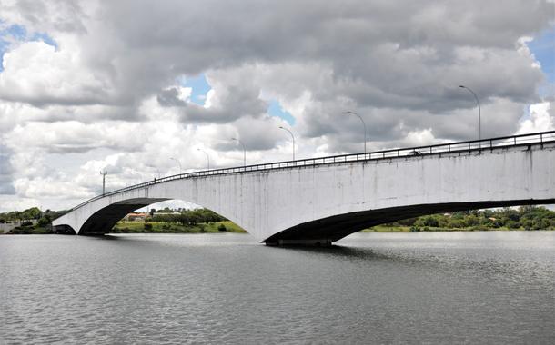 Ponte Honestino Guimarães, em Brasília