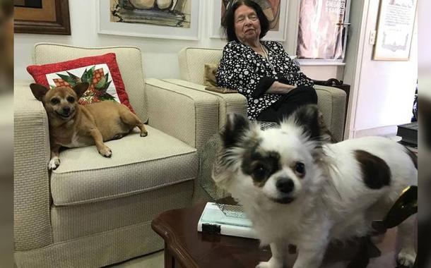 Nélida Piñon e suas cachorrinhas, Suzy Piñon e Pilara Piñon