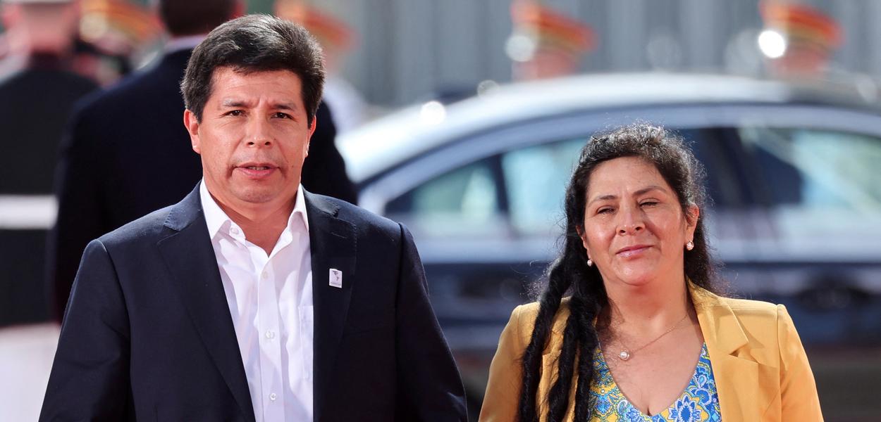 Então presidente do Peru, Pedro Castillo, ao lado da esposa, Lilia Paredes, em Los Angeles, durante a Cúpula das Américas