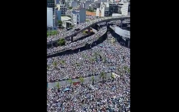 Milhões de argentinos vão às ruas em comemoração pela conquista da Copa do Mundo do Catar