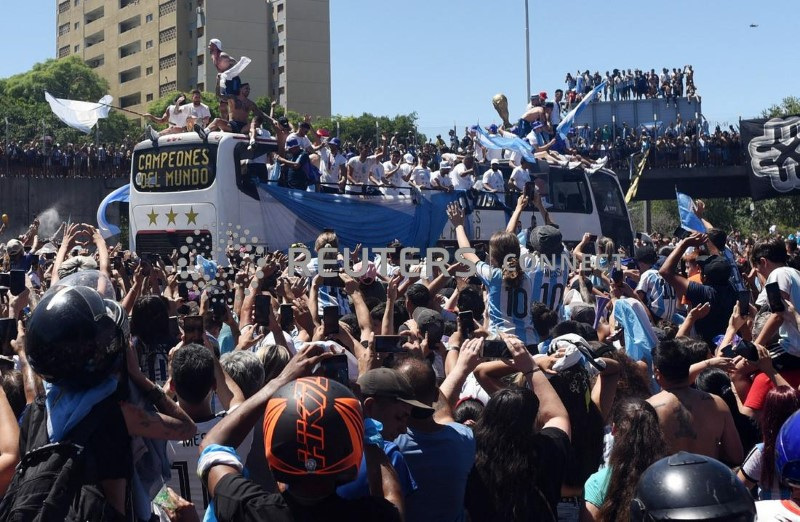 Milhões de argentinos lotam ruas de Buenos Aires para festejar campeões do mundo 
20/12/2022
REUTERS/Martin Villar