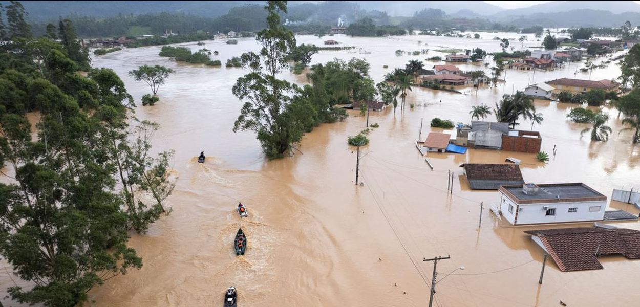 Enchentes atingem 5 estados brasileiros