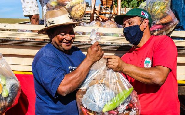 MST promove ações de solidariedade por todo o país