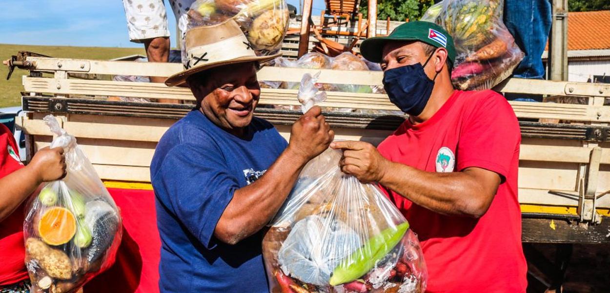 MST promove ações de solidariedade por todo o país