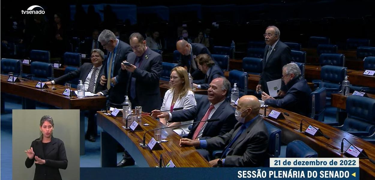 Senadores durante a sessão da PEC da Transição