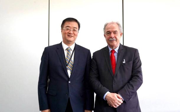 Zhu Qingqiao e Aloizio Mercadante