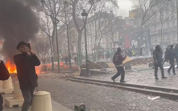 Partido dos Trabalhadores do Curdistão (PKK), da Síria, e que estaria incendiando as ruas de Paris, na França