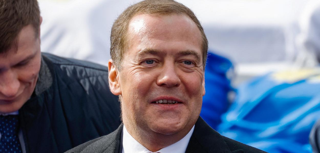 Dmitry Medvedev durante desfile do Dia da Vitória em Moscou