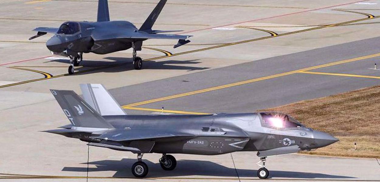 Caças F-35B da Força Aérea dos EUA participam dos exercícios aéreos conjuntos da Coreia do Sul e dos Estados Unidos Vigilant Storm em uma base aérea em Gunsan, Coreia do Sul, em 1º de novembro de 2022