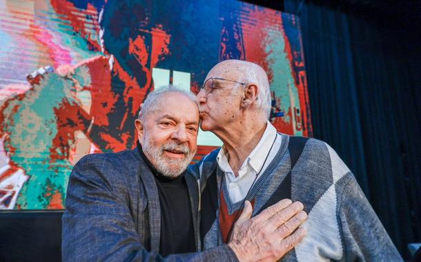 Luiz Inácio Lula da Silva (à esq.) e padre Julio Lancellotti