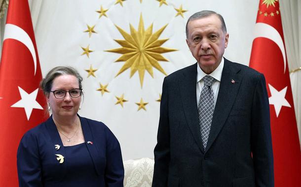 O presidente turco Tayyip Erdogan se encontra com a nova embaixadora de Israel em Ancara, Irit Lillian, em Ancara, Turquia, em 27 de dezembro de 2022.