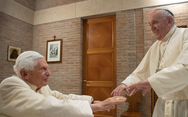 Papa emérito Bento 16 e papa Francisco