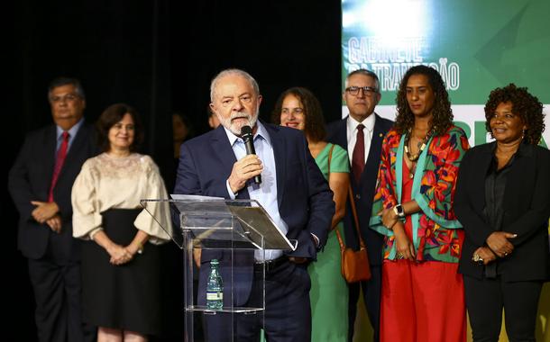 O presidente eleito, Luiz Inácio Lula da Silva, durante cerimônia de entrega do relatório final da transição de governo e anúncio de novos ministros.