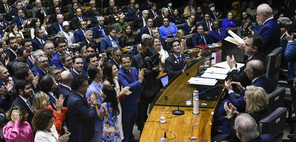 Pronunciamento do presidente da República recém empossado, Luiz Inácio Lula da Silva.