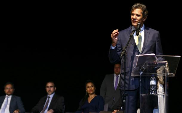 O ministro da Fazenda, Fernando Haddad, assume o cargo em cerimônia no Centro Cultural Banco do Brasil (CCBB).