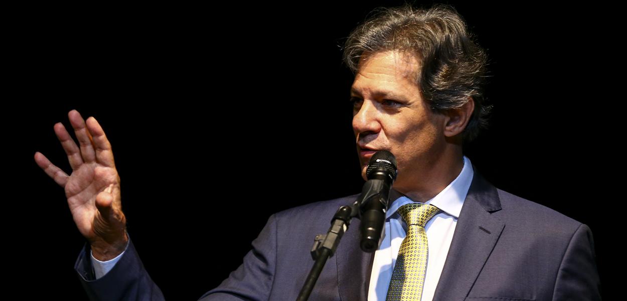 O ministro da Fazenda, Fernando Haddad, assume o cargo em cerimônia no Centro Cultural Banco do Brasil (CCBB).