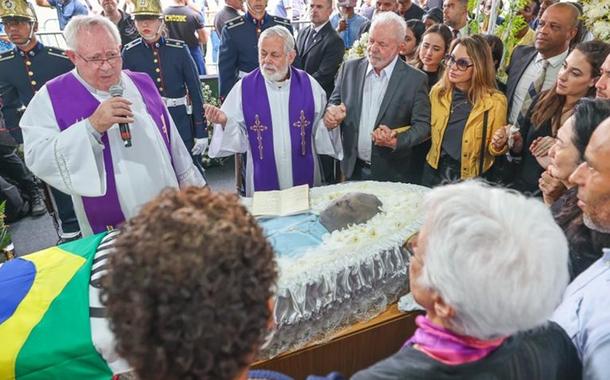 Lula vai a velório do Pelé