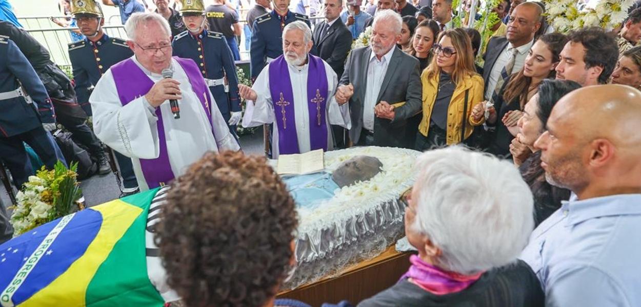 Lula vai a velório do Pelé