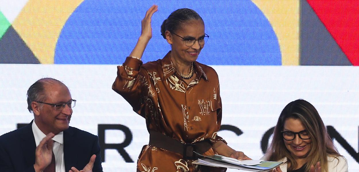 A ministra do Meio Ambiente, Marina Silva, assume o cargo, durante cerimônia de transmissão, no Palácio do Planalto