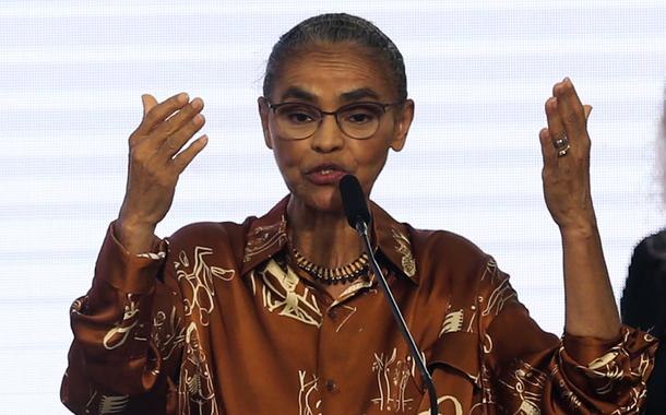 A ministra do Meio Ambiente, Marina Silva, assume o cargo, durante cerimônia de transmissão, no Salão Nobre no Palácio do Planalto