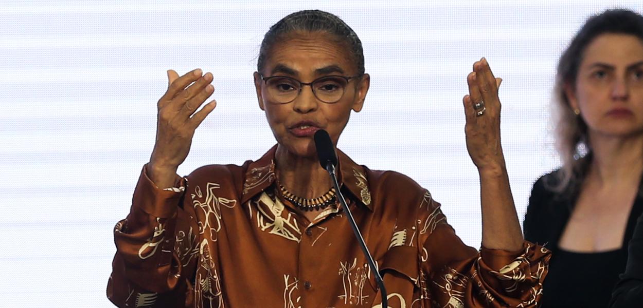 A ministra do Meio Ambiente, Marina Silva, assume o cargo, durante cerimônia de transmissão, no Salão Nobre no Palácio do Planalto