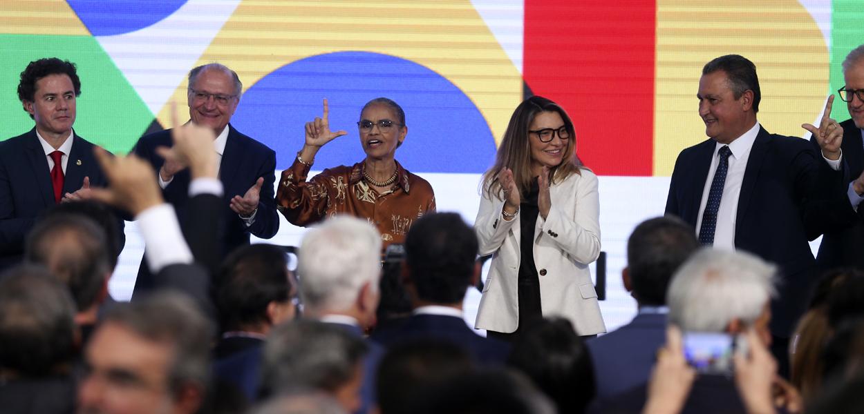 A ministra do Meio Ambiente, Marina Silva, assume o cargo, durante cerimônia de transmissão, no Salão Nobre no Palácio do Planalto