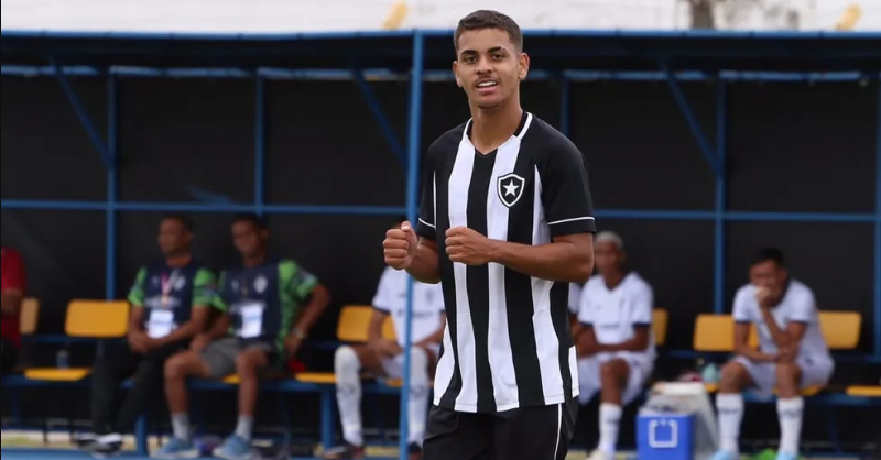 Sapata, de 19 anos, autor de três gols na vitória do Botafogo por 4 a 0 contra o Pinheirense