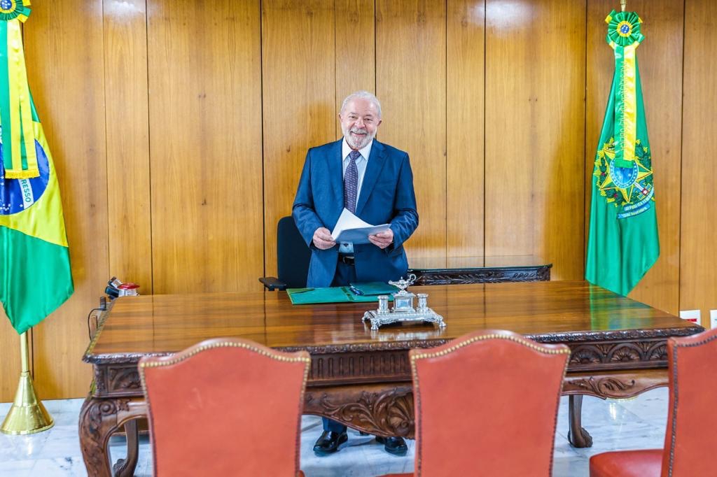 Luiz Inácio Lula da Silva em seu gabinete