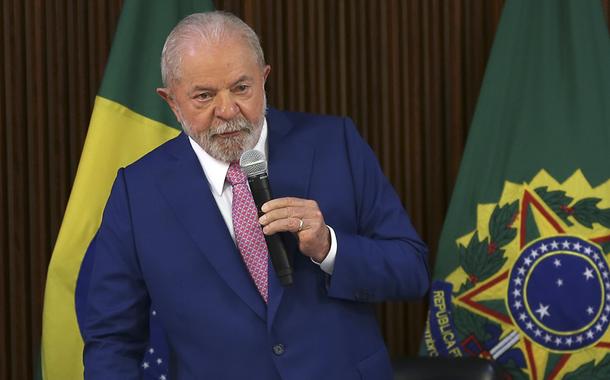 O presidente Luiz Inácio Lula da Silva coordena a primeira reunião ministerial de seu governo, no Palácio do Planalto